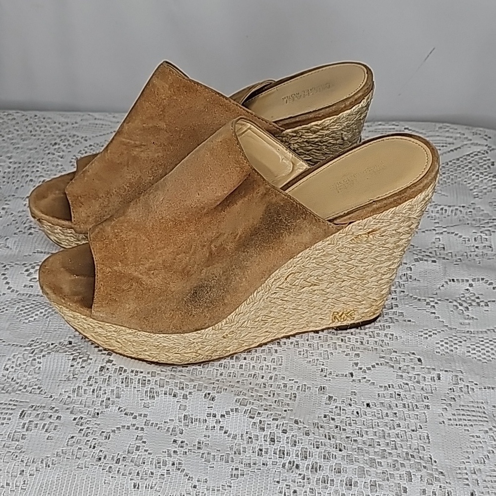 Michael Michael Kors leather peep toe open toe tan slip on wedges sz 9.5